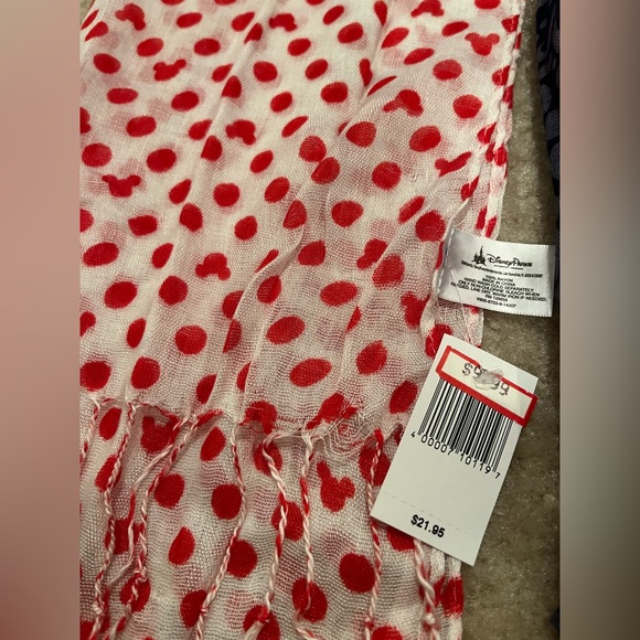 Disney Scarves - Picture 8 of 8